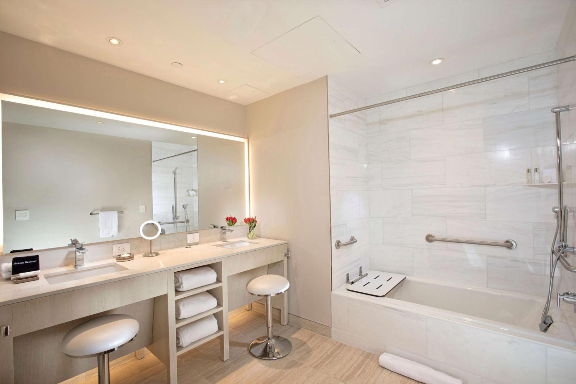 Hall Arts Hotel Dallas, Curio Collection By Hilton Buitenkant foto